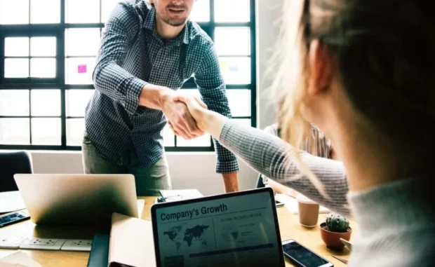 Businesses Are Turning to Influencers